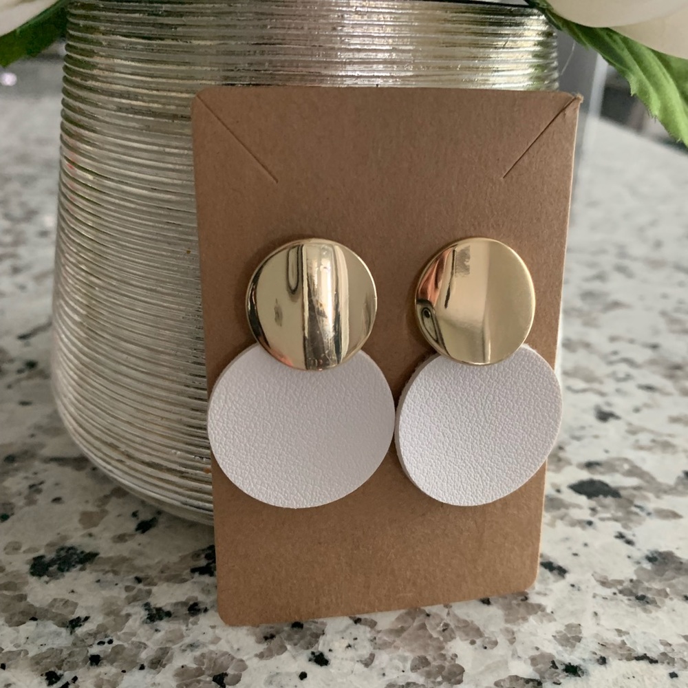 ⭐️CLEARANCE⭐️ Leather Dangle Earrings - Picture 4 of 7
